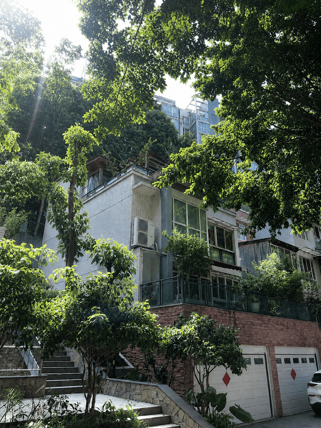 肇庆岛居岁月从容升级：小小岛老别墅加装蒂升悦行款电梯